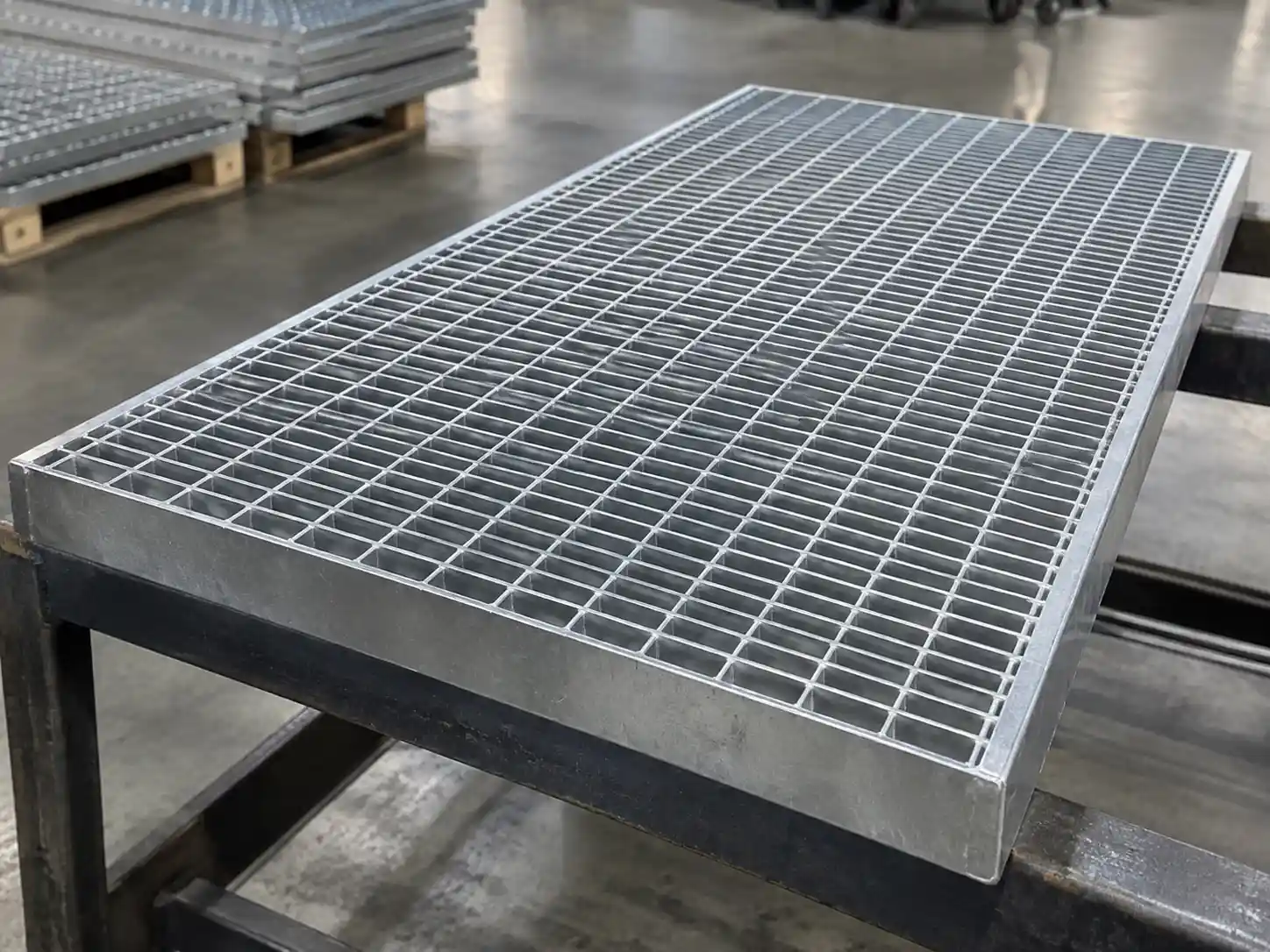 Close-Mesh ADA Bar Grating Close-mesh galvanized bar grating with narrow openings designed for pedestrian and ADA-access applications