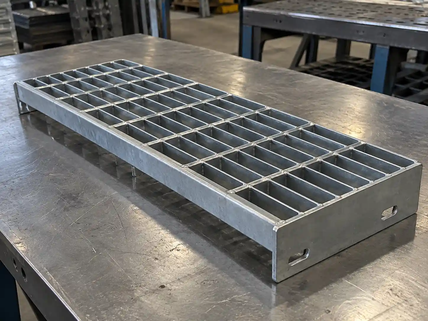 Close-up of the open-grid bar grating walking surface used for industrial stair tread fabrication