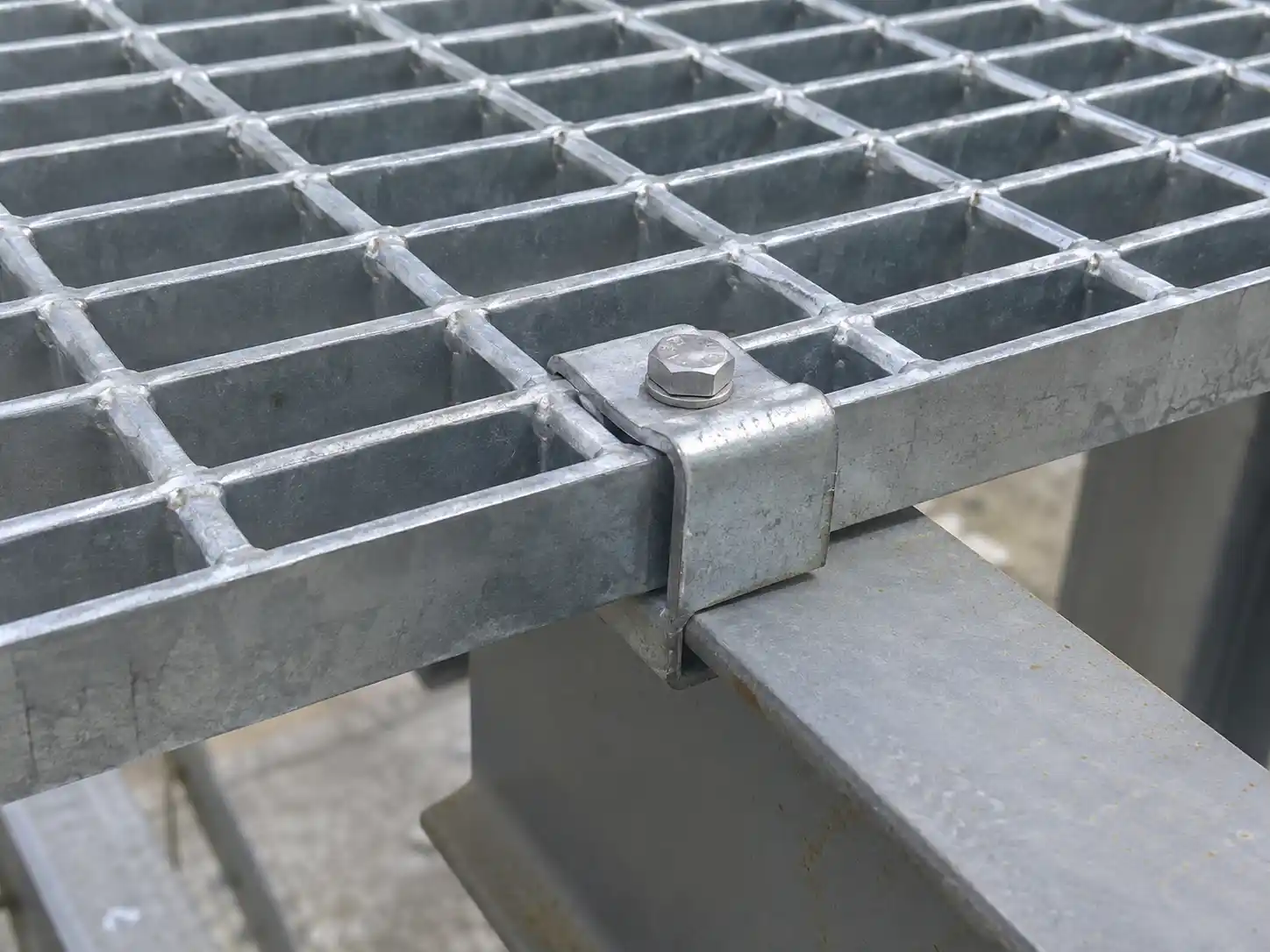 Press-Locked Bar Grating Fasteners Bar grating fastening clip attached to press-locked grating and steel support according to bearing bar spacing